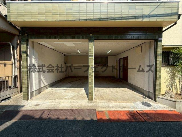 春日町戸建　賃貸の駐車場|カースペースがあります