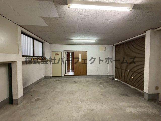 春日町戸建　賃貸の駐車場|駐車場完備です