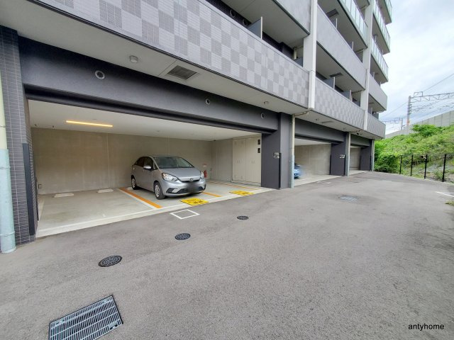 ファステート北大阪ラッセル　仲介手数料無料の駐車場
