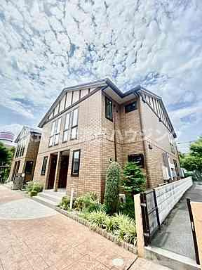 D House south