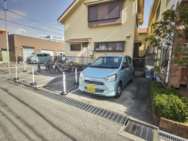 ラ・グリシーヌ・ｆの駐車場|カースペースがあります