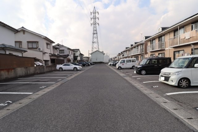 プレジール小野　B棟の駐車場
