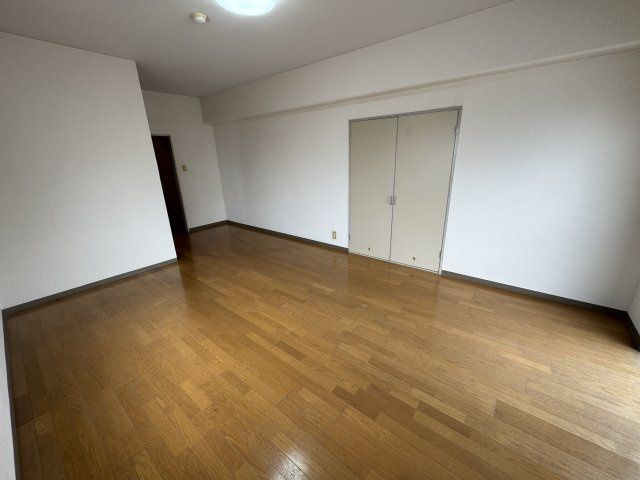 松戸トシオビルの洋室