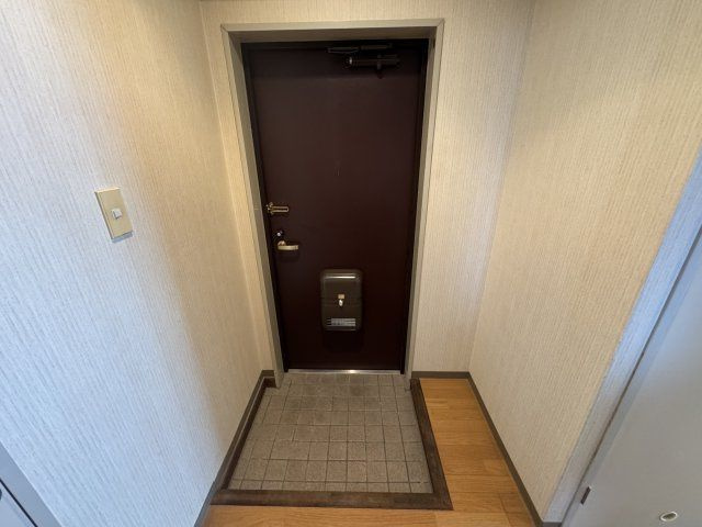 松戸トシオビルの玄関