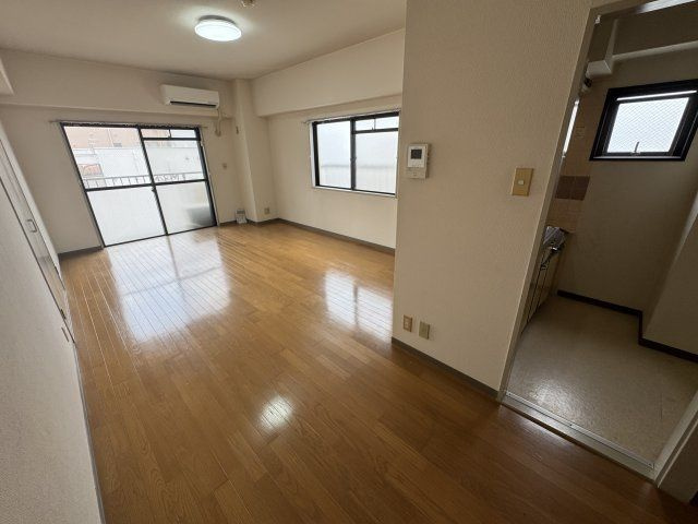 松戸トシオビルの居間・リビング