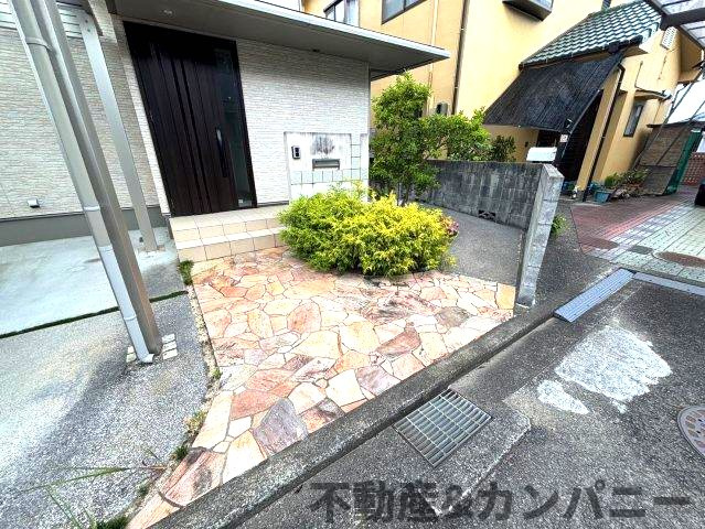 伊予市下吾川の中古戸建のその他|アプローチです
