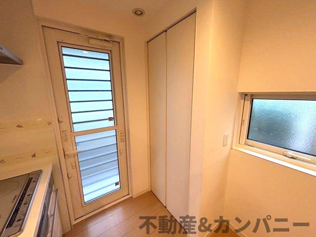 伊予市下吾川の中古戸建の収納|キッチン背面にも収納スペースがあります