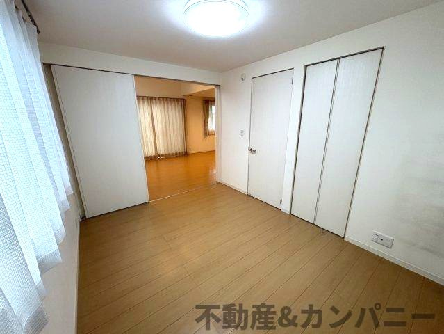 伊予市下吾川の中古戸建の洋室|1階に洋室があります