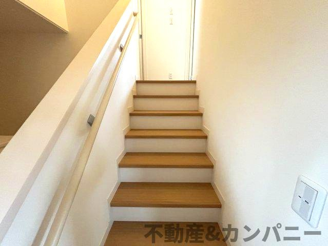 伊予市下吾川の中古戸建のその他|３階に続く階段です