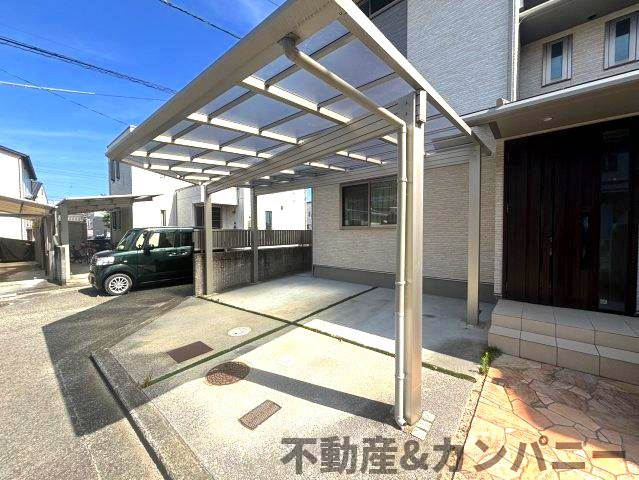 伊予市下吾川の中古戸建の駐車場|カーポート付きです
