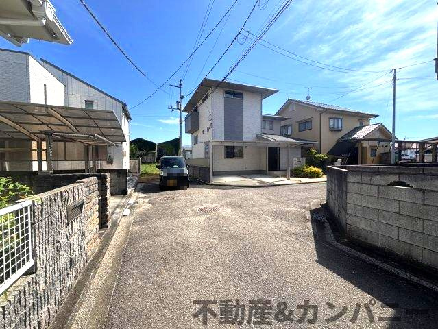 伊予市下吾川の中古戸建の前面道路含む現地写真|前面道路含む現地写真です