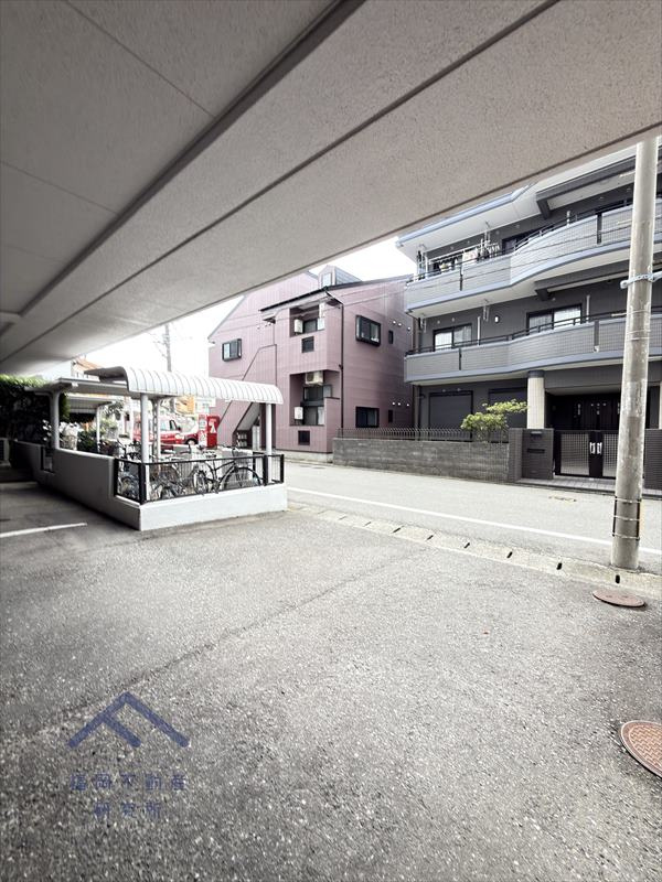ファミール南福岡の駐車場