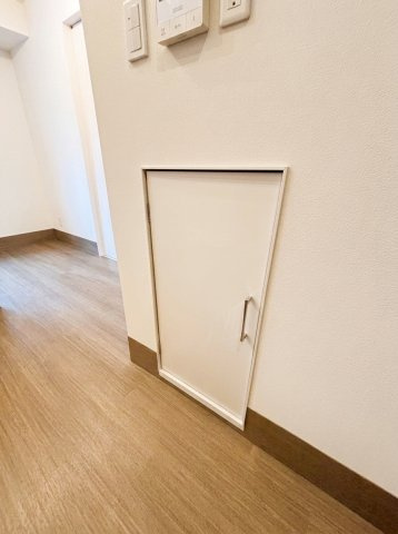 南千住1丁目戸建の収納|階段下収納
