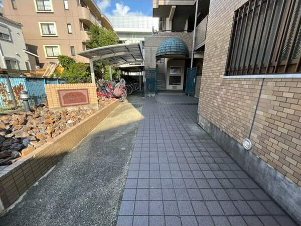 サンサーラキトーIIIのエントランス