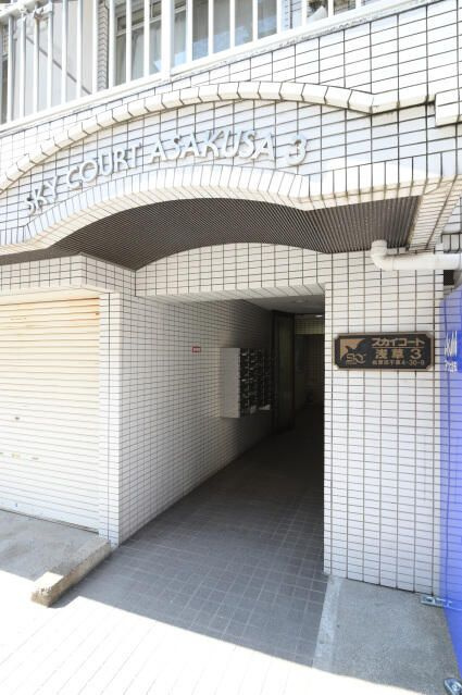 スカイコート浅草第3のエントランス