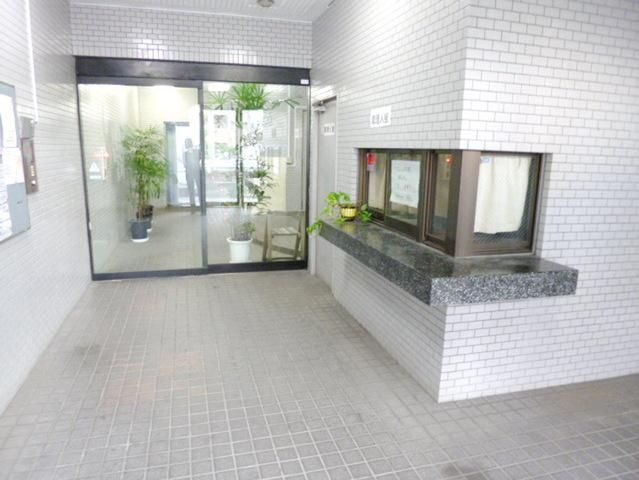 リヴェージュ百草園のエントランス