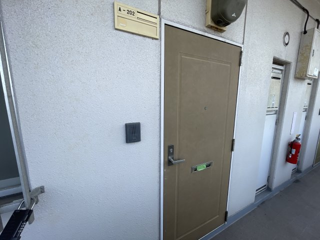 ファミール橋爪A棟の玄関
