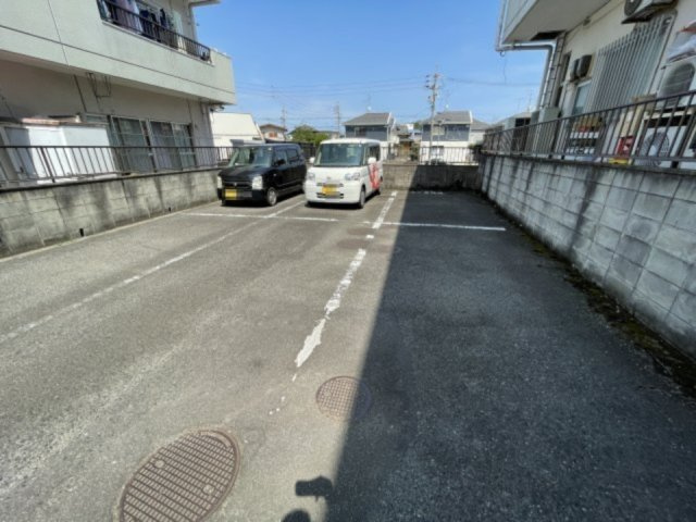ファミール橋爪A棟の駐車場
