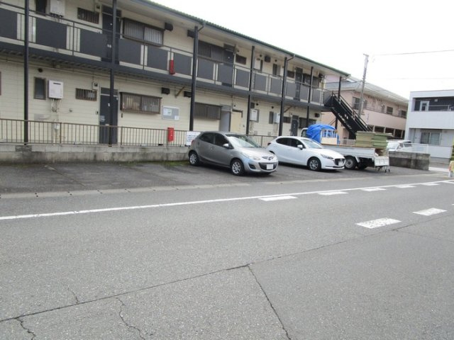 第五早川ハウスの駐車場