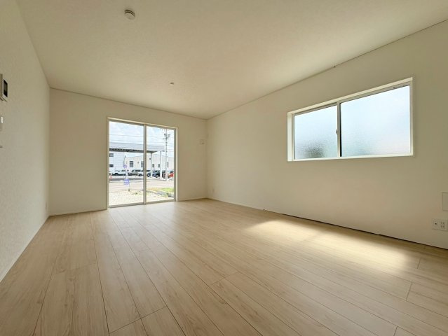 【商談中】クワイエ　関市貸上町第1　全2区画分譲の居間・リビング|リビング別角度
■ヤマダ不動産　株式会社リライフ　