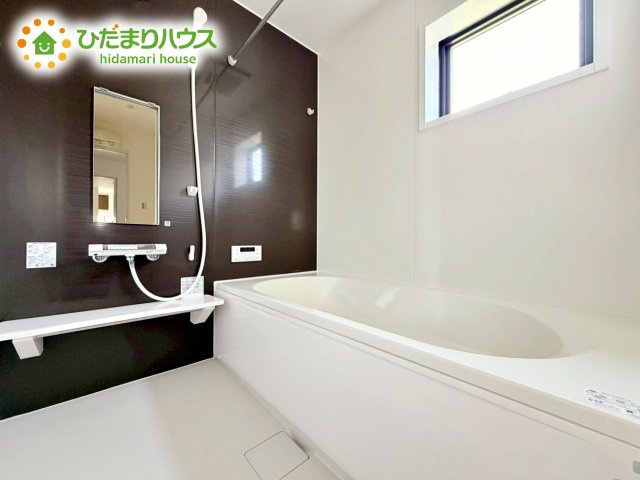 【浴室】 | ひたちなか市阿字ヶ浦町第4　新築戸建　1号棟 | 広々１坪タイプの浴室！雨の日のお洗濯にも大活躍な浴室乾燥機付き