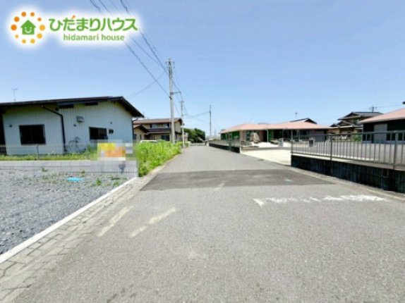 【前面道路含む現地写真】 | ひたちなか市阿字ヶ浦町第4　新築戸建　1号棟 | 繁華街のようなにぎやかさがないため、車の音や話し声が少なく、静かな生活を望む人に適している閑静な住宅地！