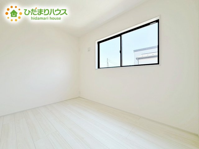 【洋室】 | ひたちなか市阿字ヶ浦町第4　新築戸建　1号棟 | 洗練された空間にやわらかい光が差し込み、お気に入りの家具や小物が映えます。