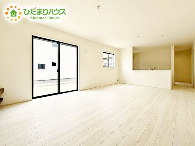 【居間・リビング】 | ひたちなか市阿字ヶ浦町第4　新築戸建　1号棟 | 家族団らんの時間も増えそうな、日当たり良好＆くつろぎのLDK