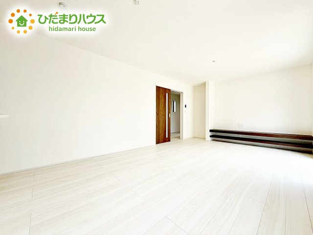 【居間・リビング】 | ひたちなか市阿字ヶ浦町第4　新築戸建　1号棟 | 複層ガラスの遮熱効果と断熱効果で、一年中快適に過ごせます (#^.^#)
