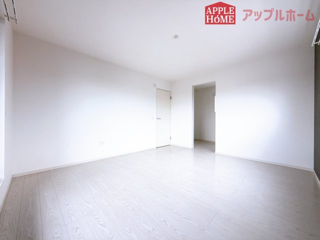 [中古住宅] 鴻巣市北新宿 3期の洋室|２階居室は全室収納あり！たっぷりある収納活用でお部屋もキレイを保てます♪