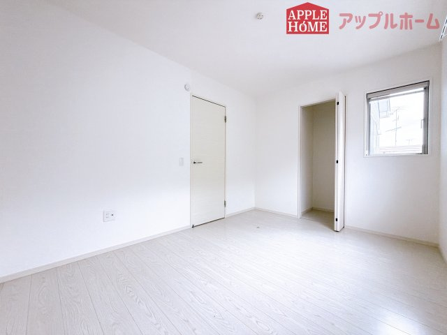[中古住宅] 鴻巣市北新宿 3期の洋室|２階居室は全室収納あり！たっぷりある収納活用でお部屋もキレイを保てます♪