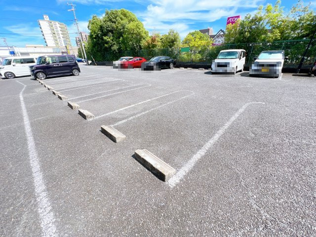 ハイツヤマオの駐車場