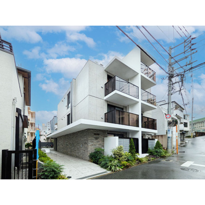 【外観】 | PASEO中野坂上 | 鉄骨鉄筋コンクリート造のがっちりとした建物。