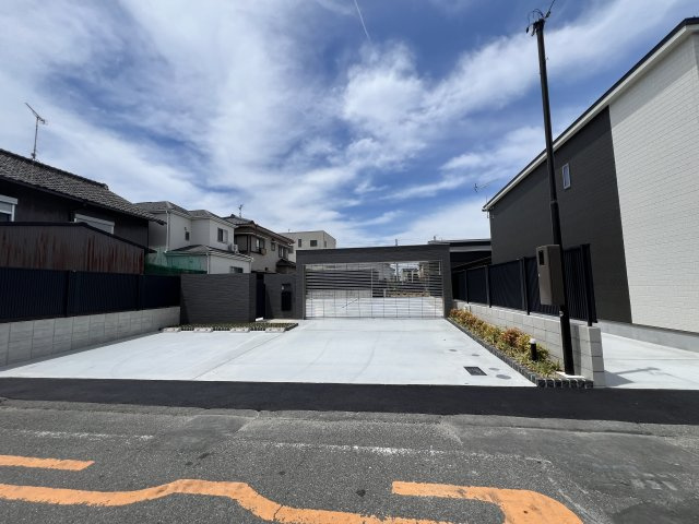 アクシス・コートの駐車場