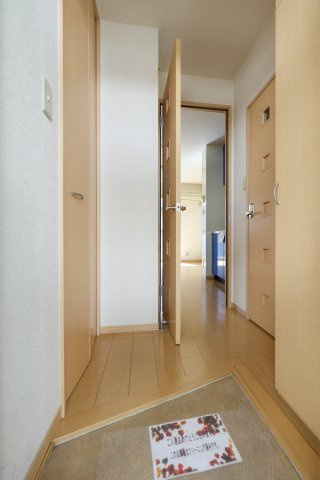 コーポクリスタルの玄関