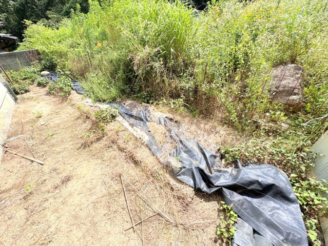 安芸郡熊野町出来庭９丁目の一戸建ての庭