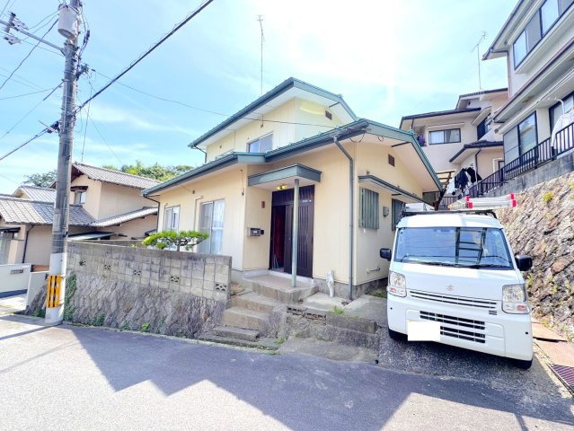 安芸郡熊野町出来庭９丁目の一戸建て