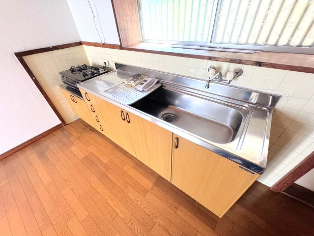 安芸郡熊野町出来庭９丁目の一戸建てのキッチン