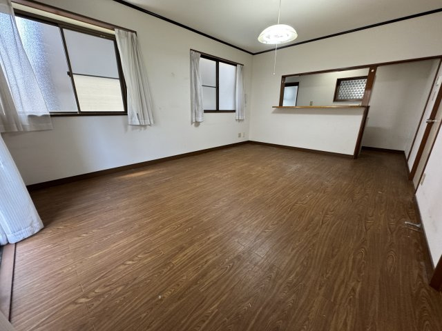越谷市宮本町中古戸建て◆車庫付きの居間・リビング