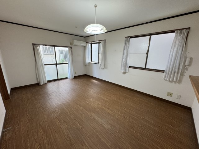 越谷市宮本町中古戸建て◆車庫付きの居間・リビング
