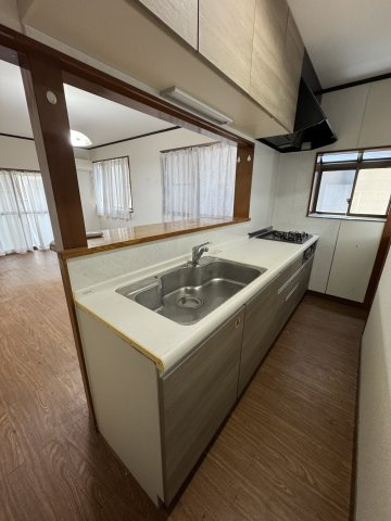 越谷市宮本町中古戸建て◆車庫付きのキッチン