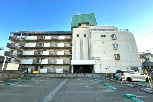 伊丹グリーンハイツの外観|通勤にも外出にもアクセス良好