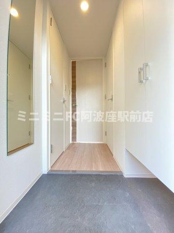 セレニテ福島プリエの玄関