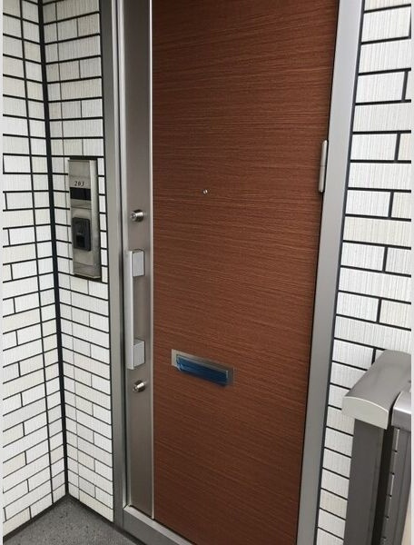 グレーシア中郷Aの玄関