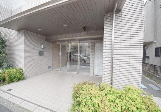 リシェス中屋のエントランス