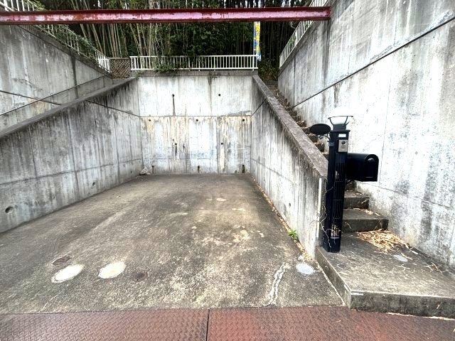 錦織南町貸家の駐車場