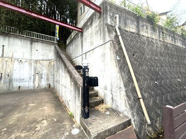 錦織南町貸家のエントランス