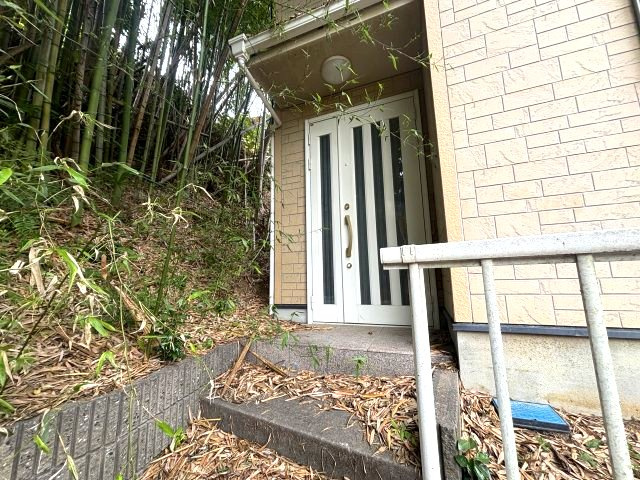 錦織南町貸家のエントランス