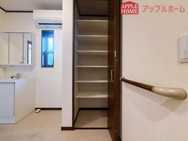 [中古住宅] 深谷市田中 1期の収納|脱衣所に収納あります♪