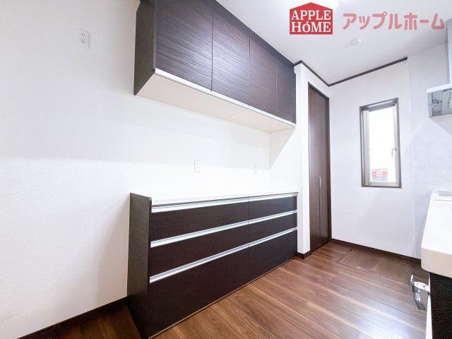 [中古住宅] 深谷市田中 1期のキッチン|キッチンの収納も充実☆生活の質が向上すること間違いなしの充実設備です。